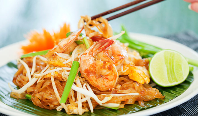 you must try Local Dish in Pattaya in 2015,Floating Market Pattya,Mini Siam,local dish,art in paradise，Pad Thai in Pattaya,satay in Pattaya