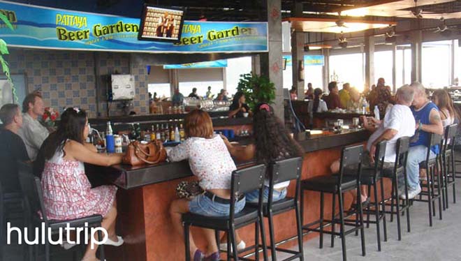 pattaya walking street,walking street bar,pattaya bar,Pattaya nightlife,pattaya-at-night,Pattaya Beer Garden,The Pier Beer Bar,bars on beach road pattaya,pattaya beach road bars,pattaya beach road,Beach Road Pattaya Nightspots