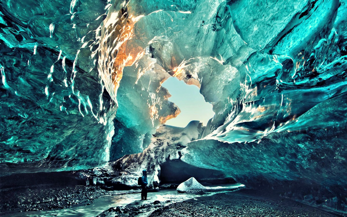  Photographer shot Iceland ice cave beauty such as blue Wonderland, photograher in Iceland,Travel in Iceland