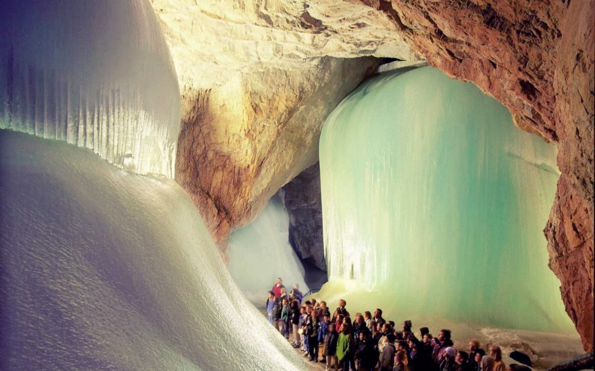 Photographer shot Iceland ice cave beauty such as blue Wonderland, photograher in Iceland,Travel in Iceland