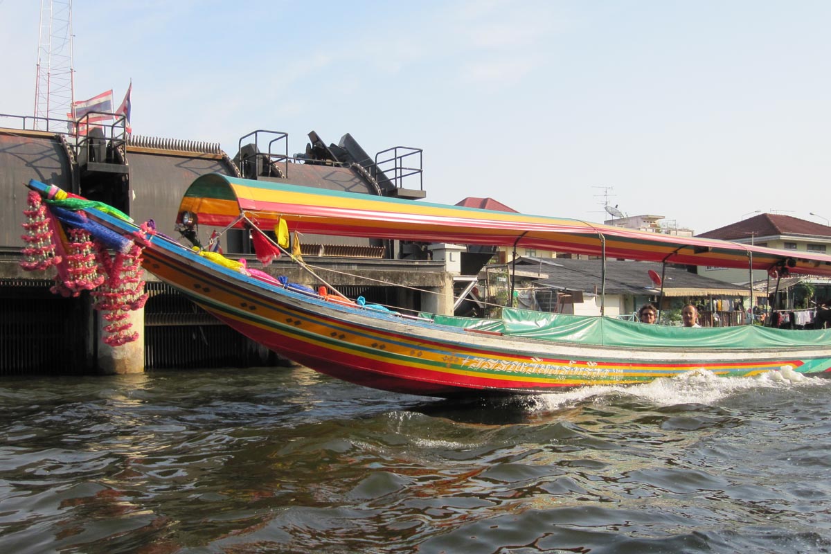 Tourists enjoy a boat ride on the Chao Phraya River, the Chao Phraya River in Bangkok, Tourists in Bangkok, Traveling on the Chao Phraya River