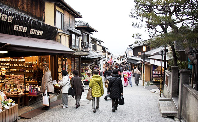 Day Tour Kyoto FAQS on Kinkakuji & Ginkakuji and Kiyomizudera Temple,day tour to Kyoto temples FQAS,day tour to Kyoto temples Q&A,Kinkakuji FAQS,Ginkakuji FAQS,Kiyomizudera FAQS,Kyoto tempels FAQS info,Kinkakuji Temple Q&A,Ginkakuji Temple Q&A,Kiyomizu dera Q&A,Kyoto temple tour info,Kyoto temple stay info,Kyoto must-visit temples Q&A,Kyoto most recommended temples info,