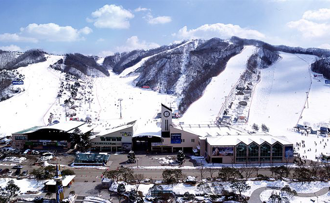 Where to go in Korea During Winter Holiday 2017, top attractions in Korea for winter holiday, Korea must-visit spots duiring winter holiday, must-go spots in winter holiday 2017, winter holidays skiing in korea 2017, Korea ice fishing in winter holiday, winter holiday travel to Hongcheon Daemyung resort, winter holiday travel to Daemyung Vivaldi ski resort, winter holiday, ice fishing in korea 2017, winter holiday to Hwacheon Sancheoneo Ice Festival 2017