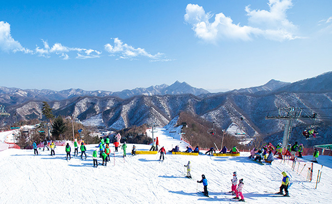 The Most Recommended Winter Holiday Resorts in Korea 2017, top ski holiday resorts in Korea 2017, where to go for winter holiday, Korea cheap winter holiday destination 2017, Korea best winter vacation resorts, skiing travel to Korea, winter holiday 2017 in Korea, winter vacation in Daemyung Resort, where to go for skiing 2017 Korea, skiing holiday in korea 2017skiing travel to Korea 2017, top skiing destinations in Korea, gangwon-do skiing resorts, skiing tour to Korea 2017, Korea winter vacation tours, Daemyung Resort Vivaldi Park skiing tour, Yongpyong ski Resort traffic guides, High.1 resort skiing vacation