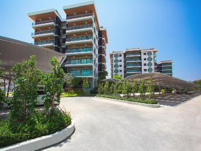 Chalong Miracle Lakeview Condo by Tropic Look