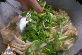 Thai curried crab claws, "Bu pad phong kari",SeafoodMenu price, MailBox, Phone Number, food consumption 