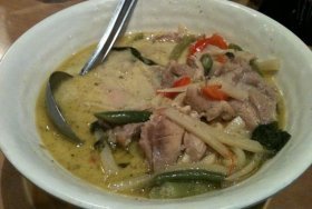 Thai chicken stir-fried with green curry, "Gai pad khiaowan",Main courseMenu price, MailBox, Phone Number, food consumption 