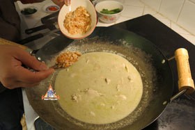 Thai green chicken curry, "Gaeng khiao wan gai ",Main courseMenu price, MailBox, Phone Number, food consumption 
