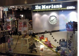 Dr. Martensin Hong Kong,QTS Shopping,Shopping mall,hong kong retailing industry,Phone Number,hong kong tourism industry,Hong Kong Shopping Map,Shopping in Hong Kong