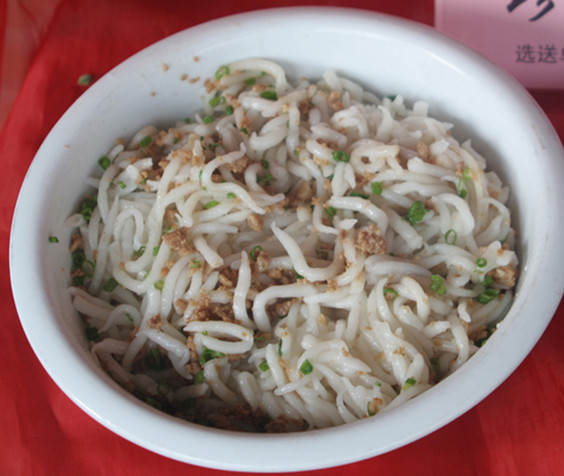 Pearl-white rice noodle