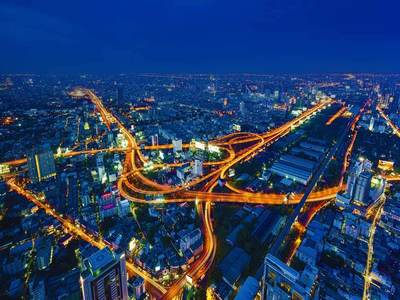 Time lapse of the expressways in Bangkok, Thailand (© Imaake/Shutterstock)